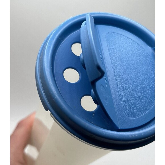 Vintage Tupperware 1661-8 Spaghetti Container w/ Shake & Pour Lid 1912-1 USA - Picture 3 of 5